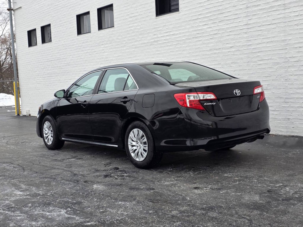 2014 Toyota Camry Image 12