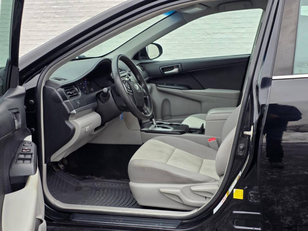 2014 Toyota Camry Image 13