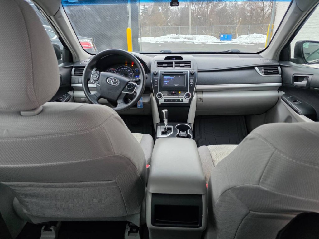 2014 Toyota Camry Image 15