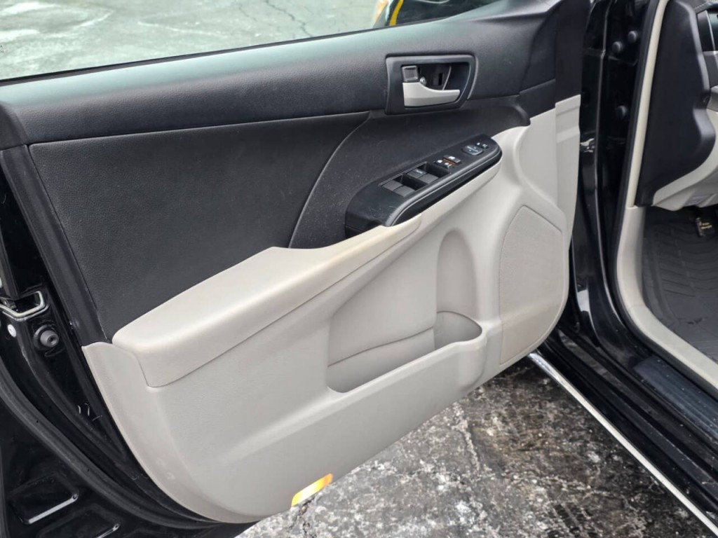 2014 Toyota Camry Image 16