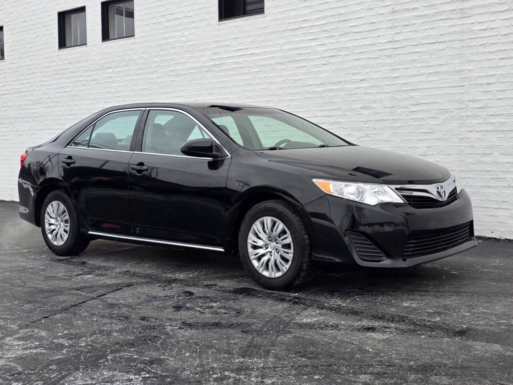 2014 Toyota Camry Image 17