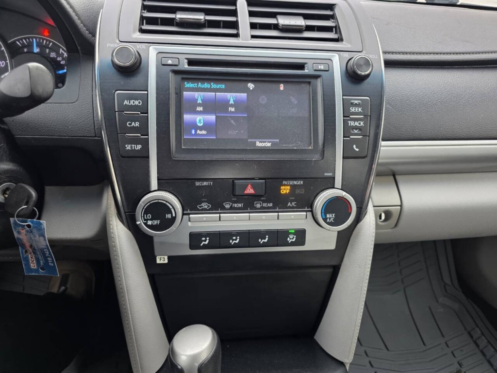 2014 Toyota Camry Image 20