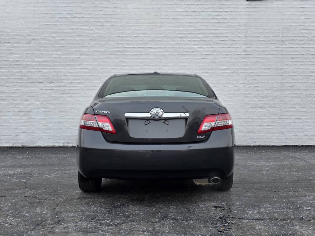 2011 Toyota Camry Image 4