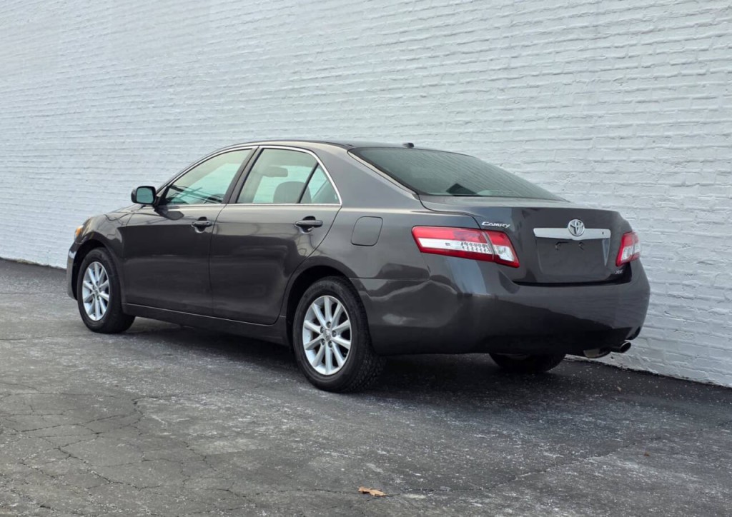 2011 Toyota Camry Image 10