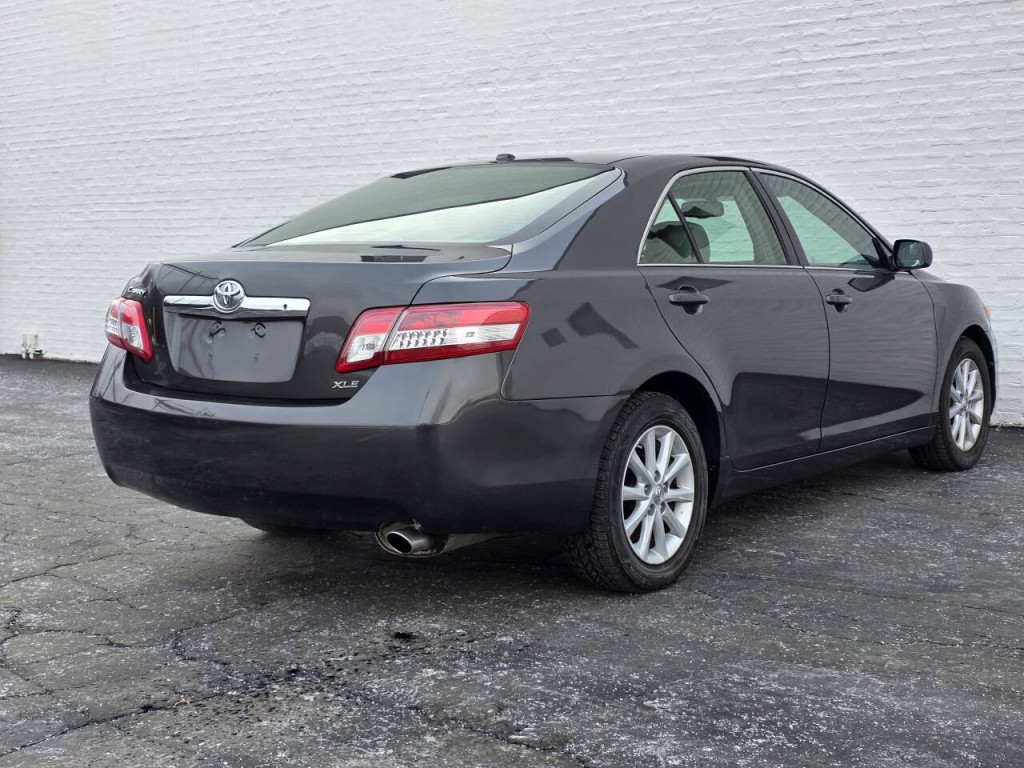 2011 Toyota Camry Image 16