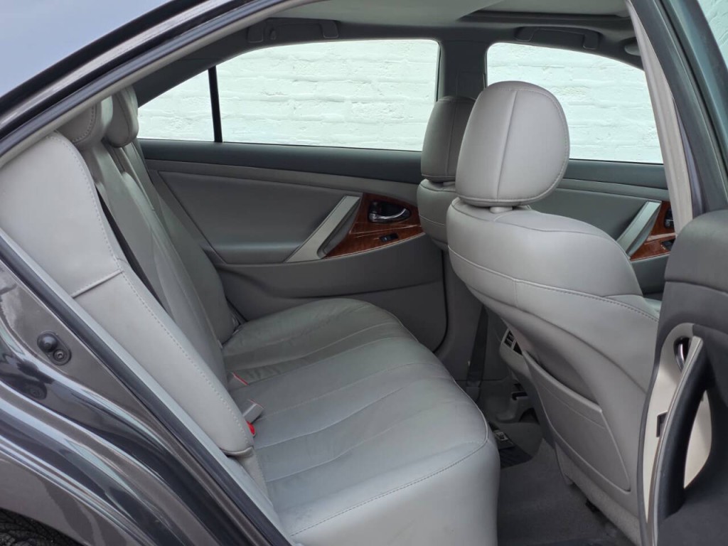 2011 Toyota Camry Image 22