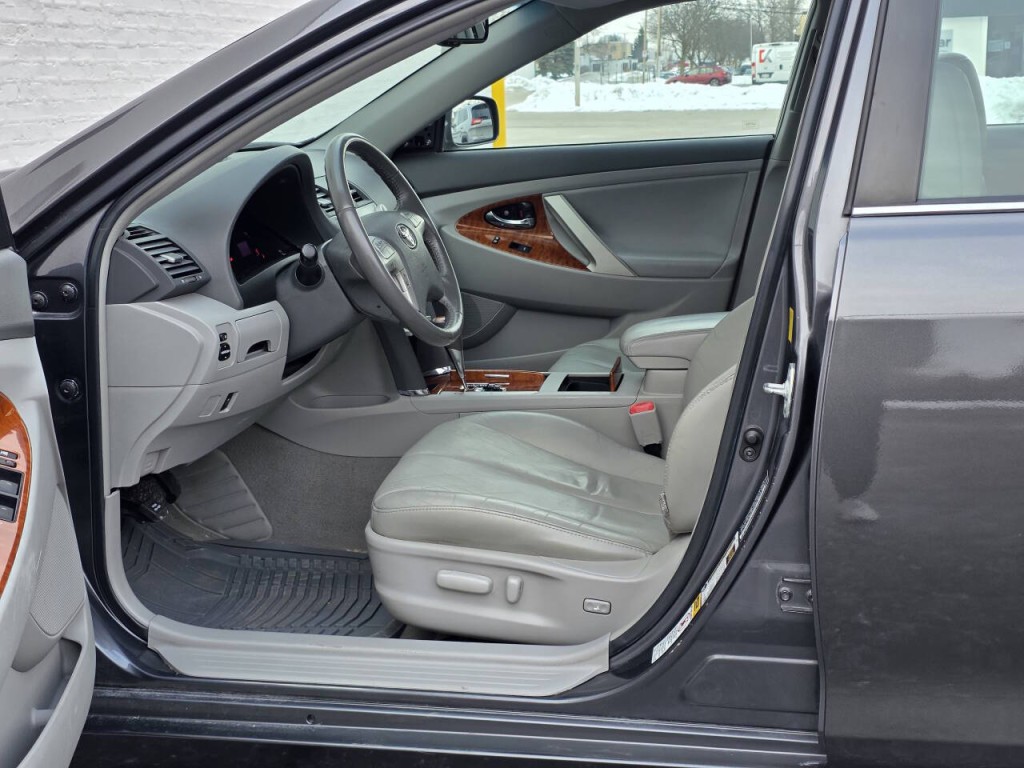 2011 Toyota Camry Image 29