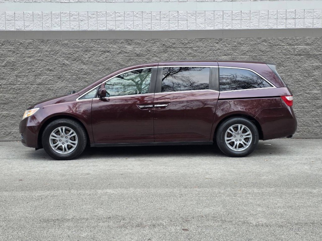 2011 Honda Odyssey Image 3