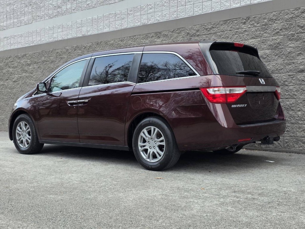 2011 Honda Odyssey Image 4