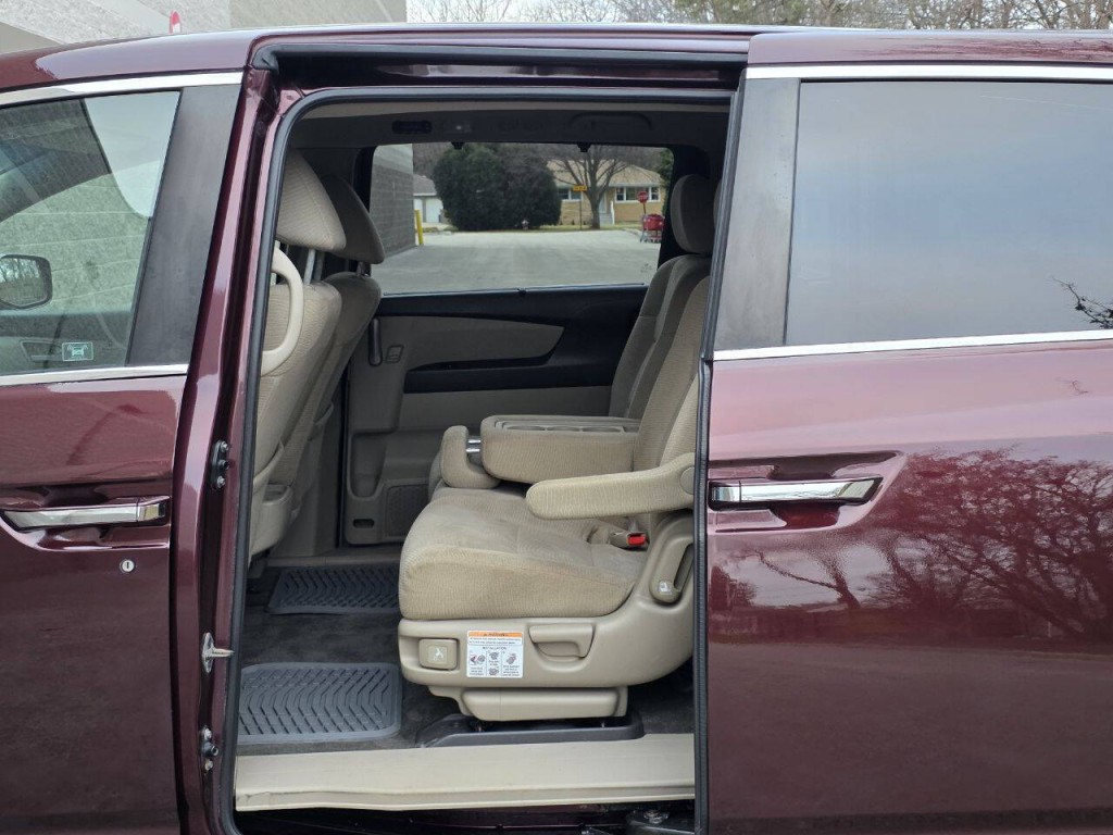 2011 Honda Odyssey Image 19