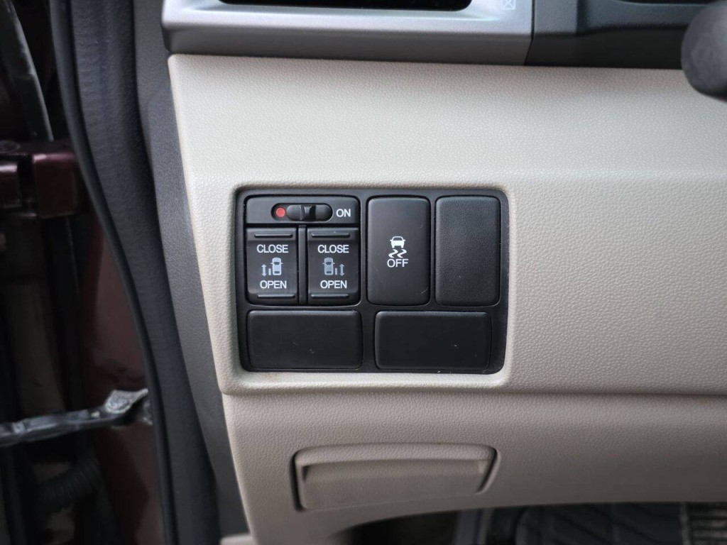 2011 Honda Odyssey Image 25