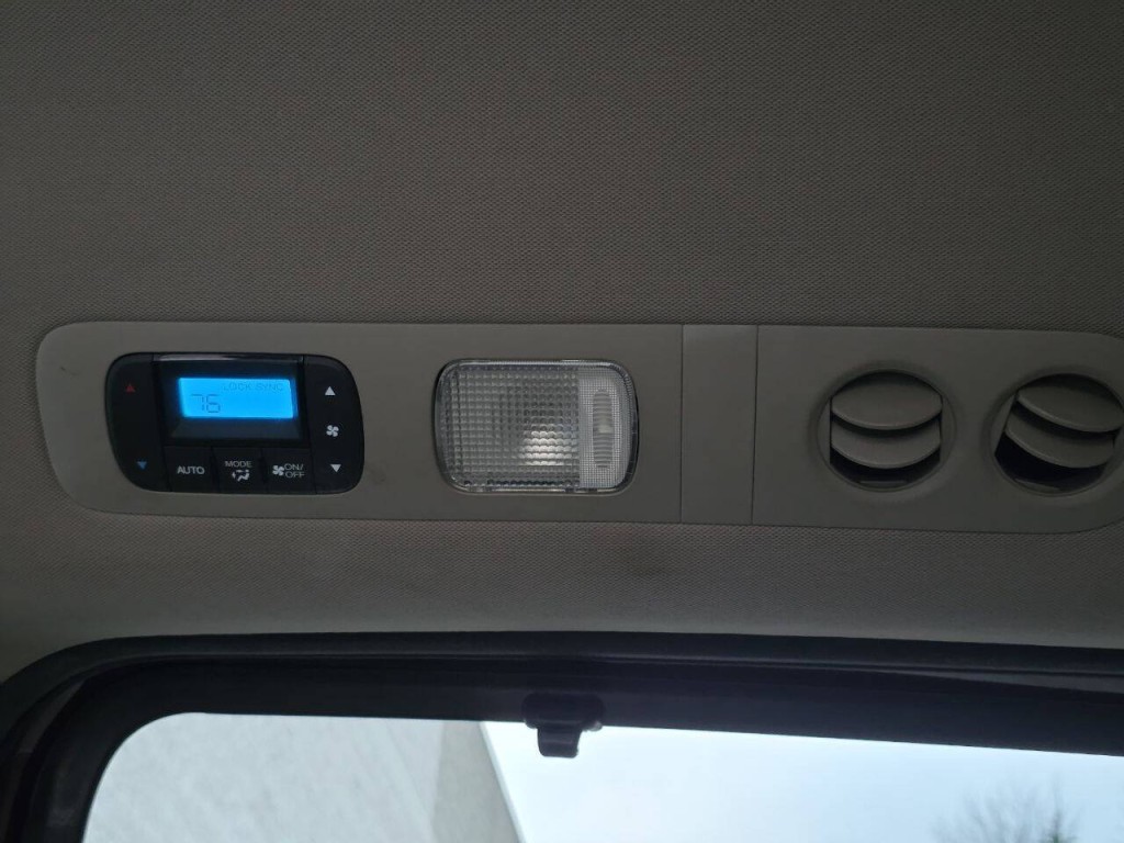 2011 Honda Odyssey Image 28