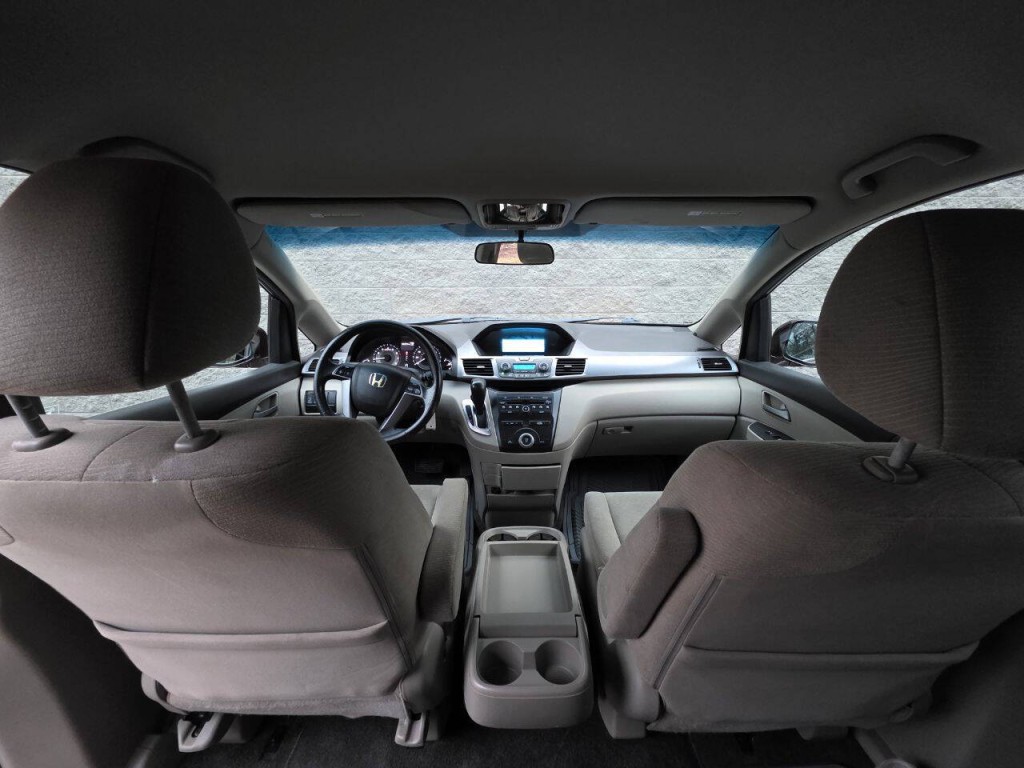 2011 Honda Odyssey Image 32