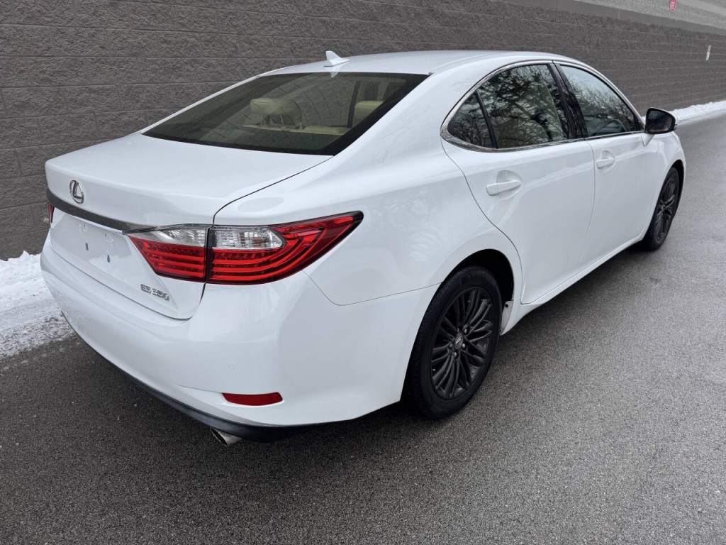 2013 Lexus ES 350 Image 11