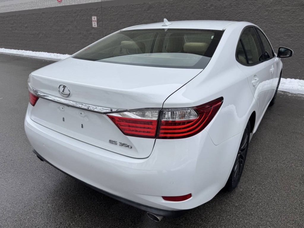 2013 Lexus ES 350 Image 13