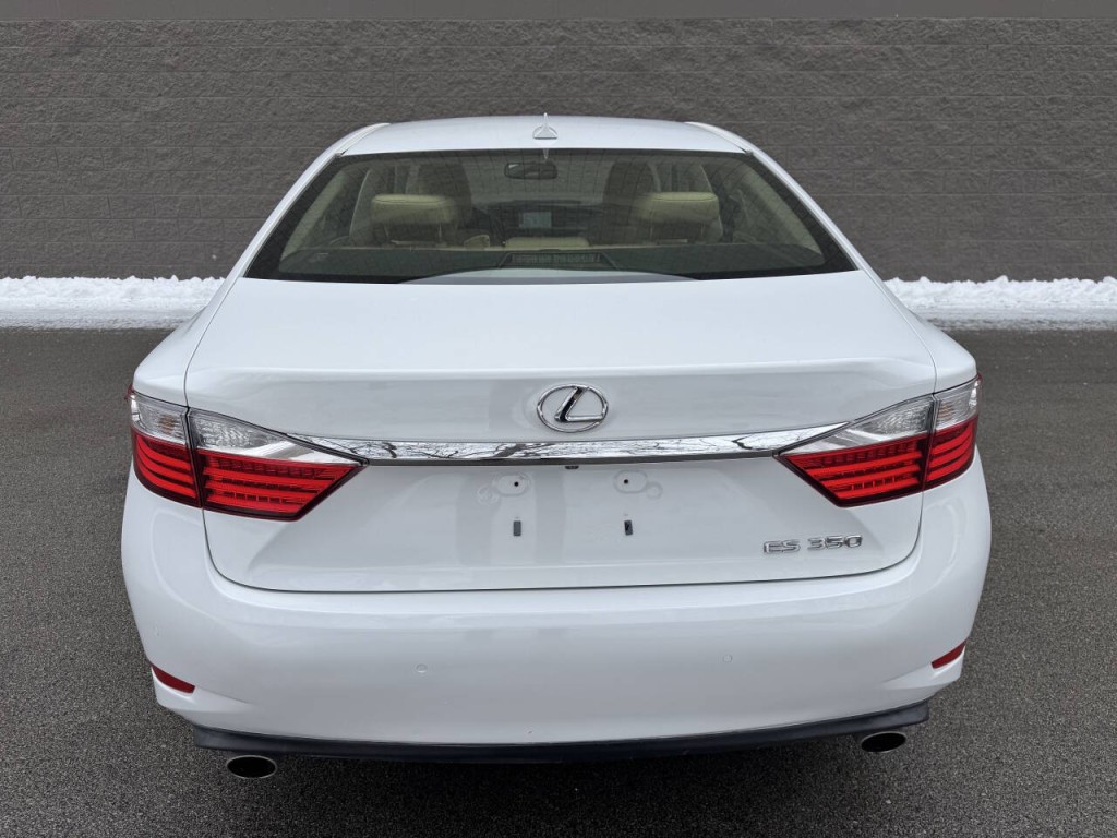 2013 Lexus ES 350 Image 14