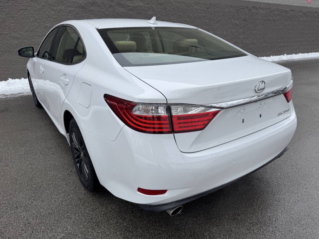 2013 Lexus ES 350 Image 15