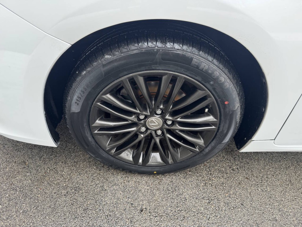 2013 Lexus ES 350 Image 16