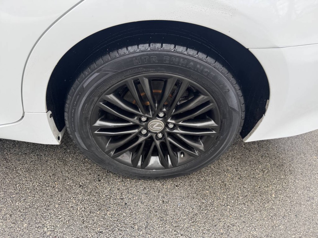 2013 Lexus ES 350 Image 17