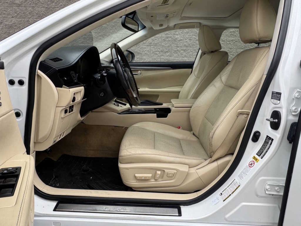 2013 Lexus ES 350 Image 20