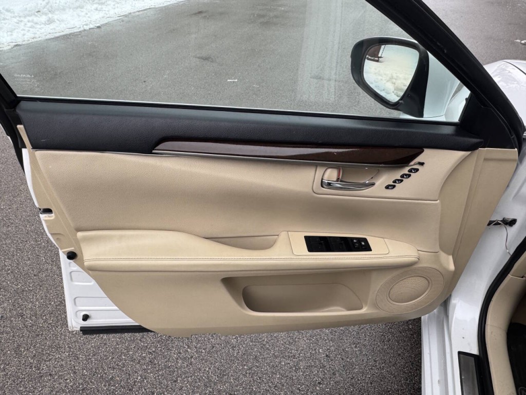 2013 Lexus ES 350 Image 25