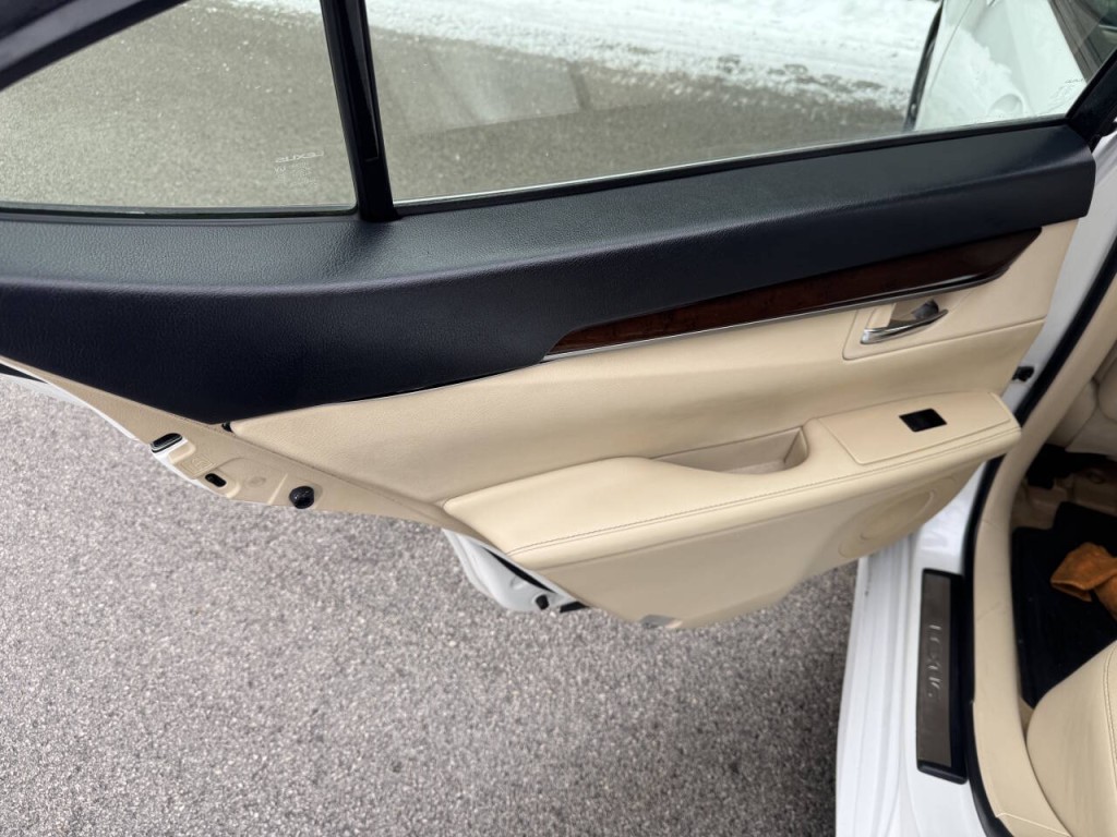 2013 Lexus ES 350 Image 26