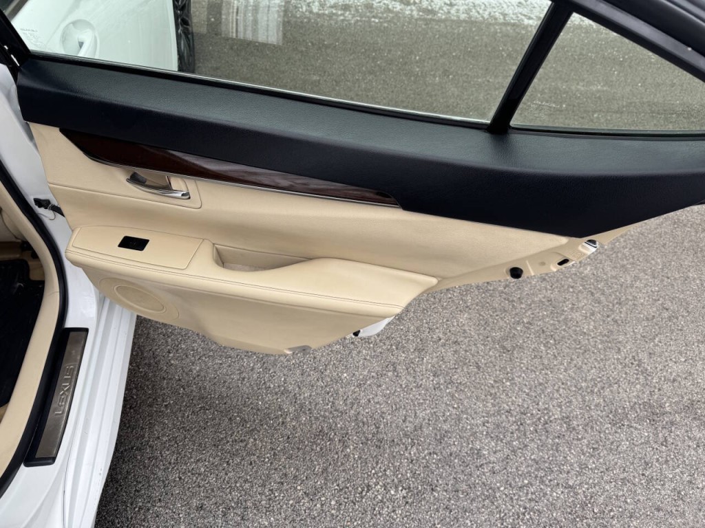 2013 Lexus ES 350 Image 27