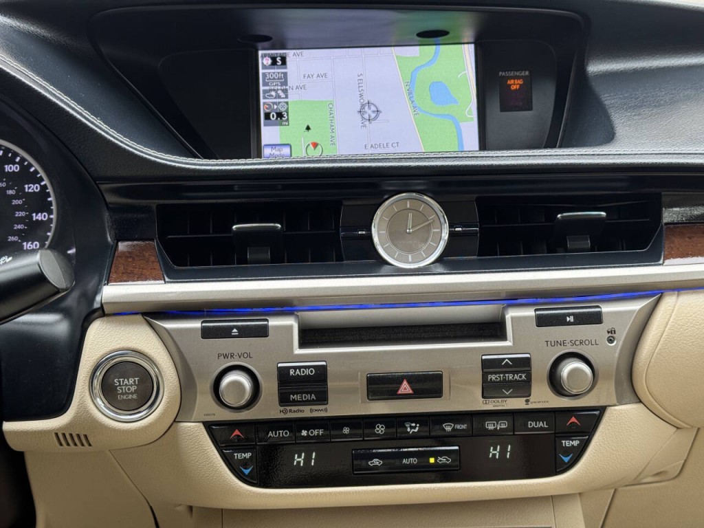 2013 Lexus ES 350 Image 31