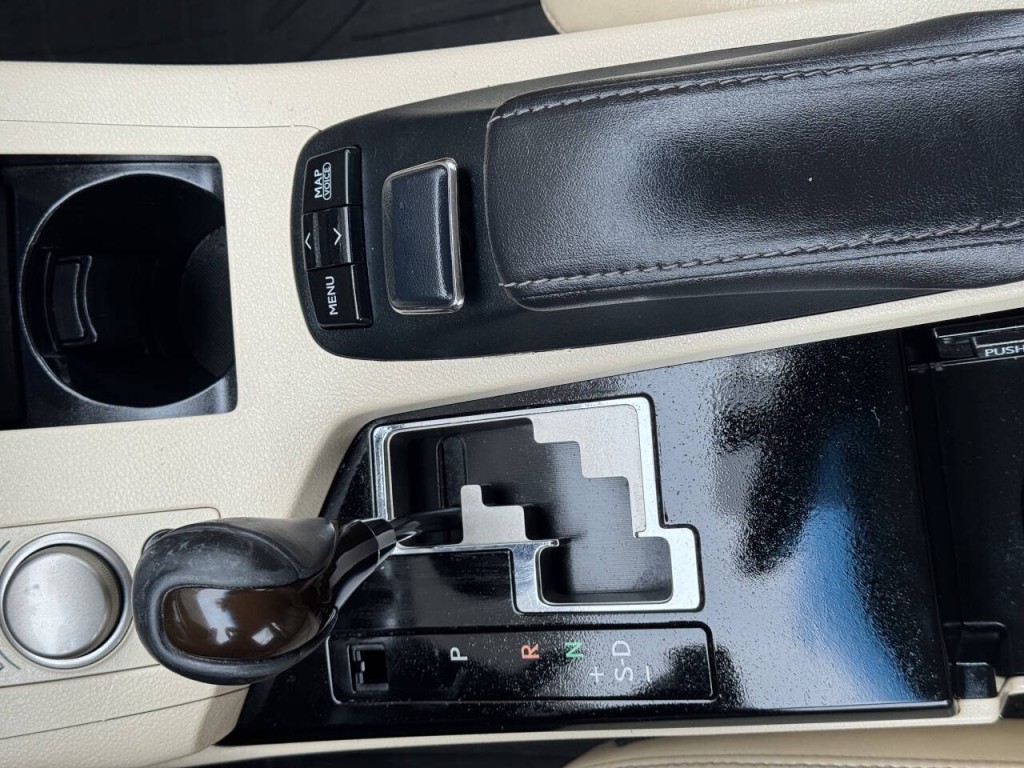 2013 Lexus ES 350 Image 32