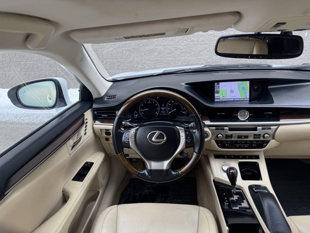 2013 Lexus ES 350 Image 35