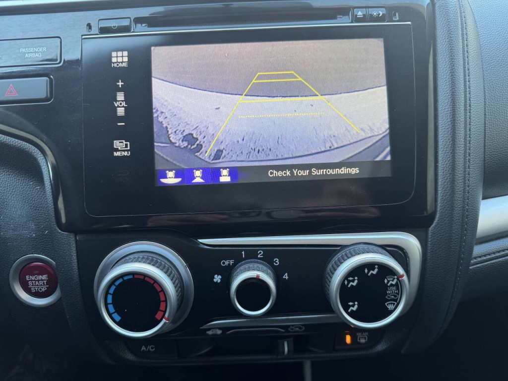 2015 Honda Fit Image 30