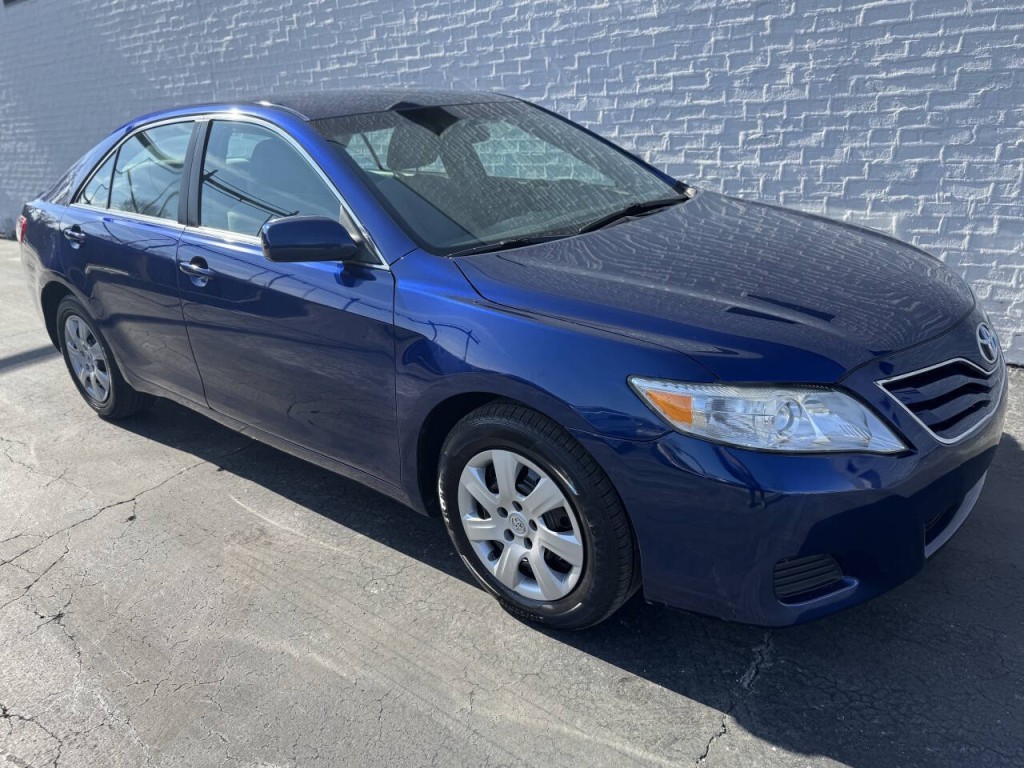 2011 Toyota Camry Image 2