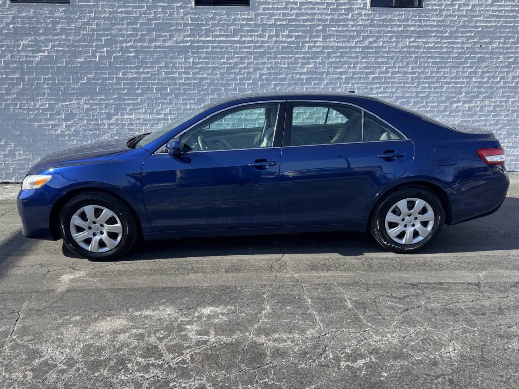 2011 Toyota Camry Image 3