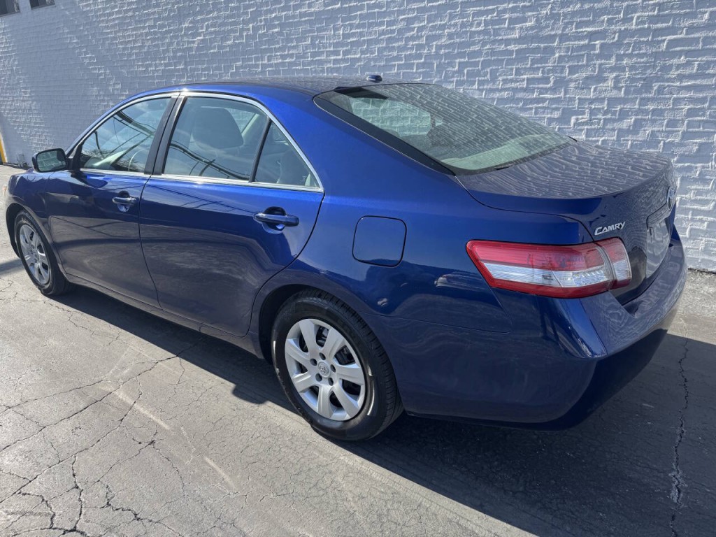 2011 Toyota Camry Image 4