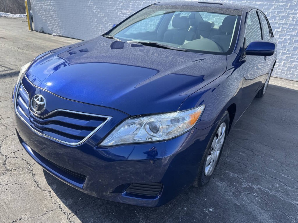 2011 Toyota Camry Image 6
