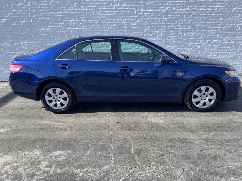2011 Toyota Camry Image 10