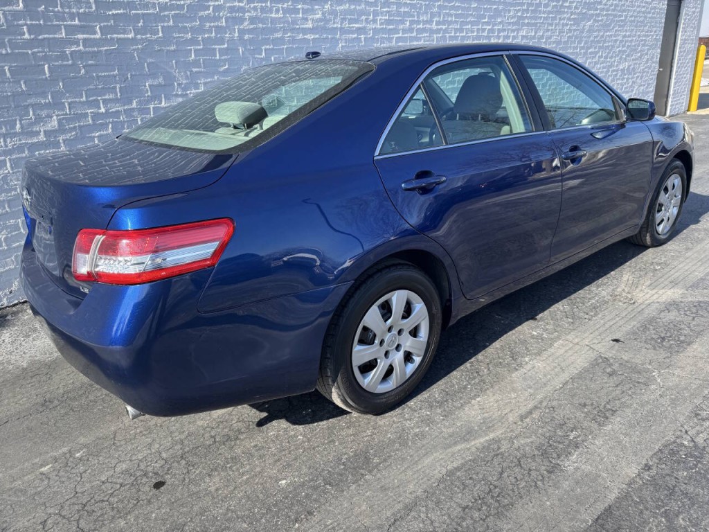 2011 Toyota Camry Image 11