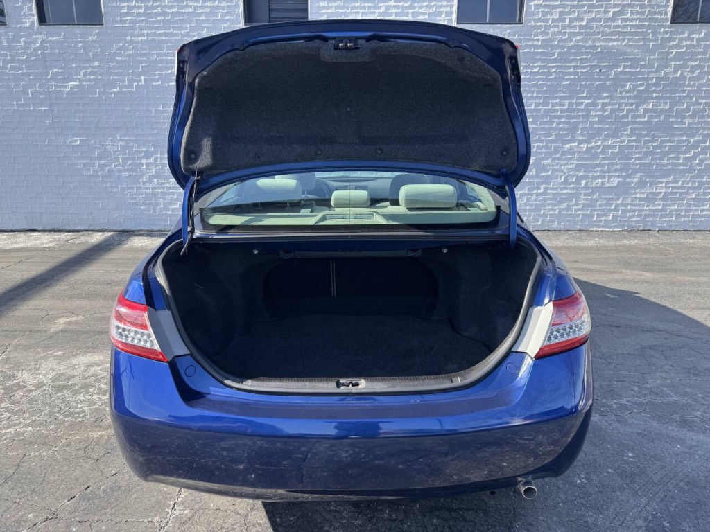 2011 Toyota Camry Image 12