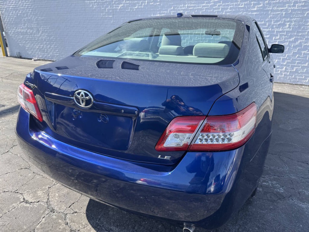 2011 Toyota Camry Image 13