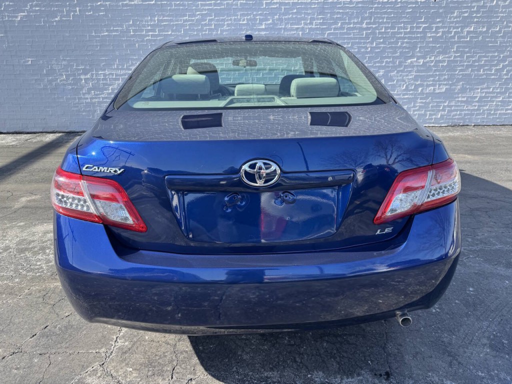 2011 Toyota Camry Image 14
