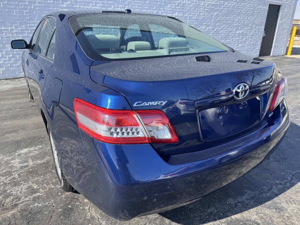 2011 Toyota Camry Image 15
