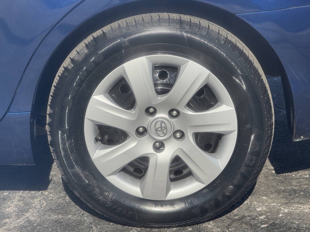 2011 Toyota Camry Image 16