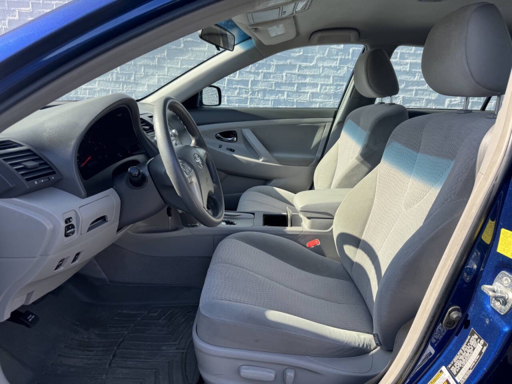 2011 Toyota Camry Image 20