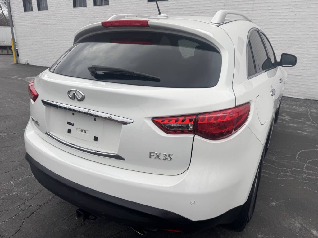2012 INFINITI FX35 Image 15