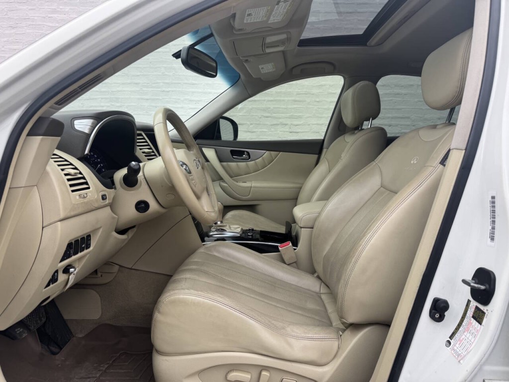 2012 INFINITI FX35 Image 23