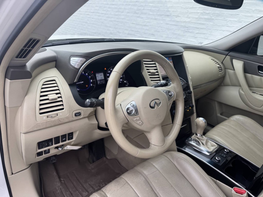 2012 INFINITI FX35 Image 24