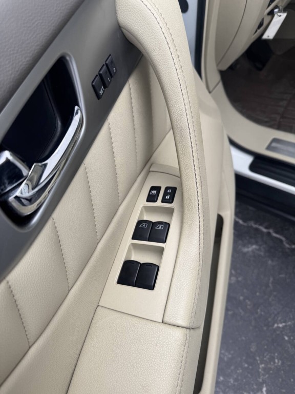 2012 INFINITI FX35 Image 26