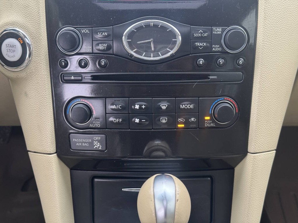 2012 INFINITI FX35 Image 30