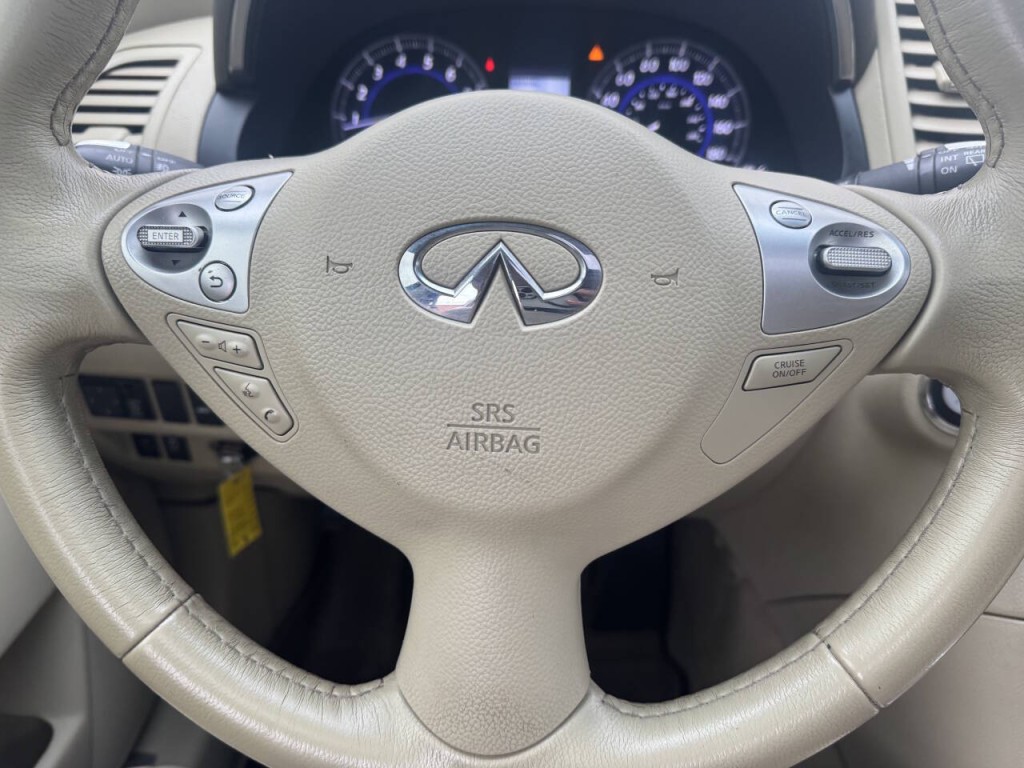 2012 INFINITI FX35 Image 32