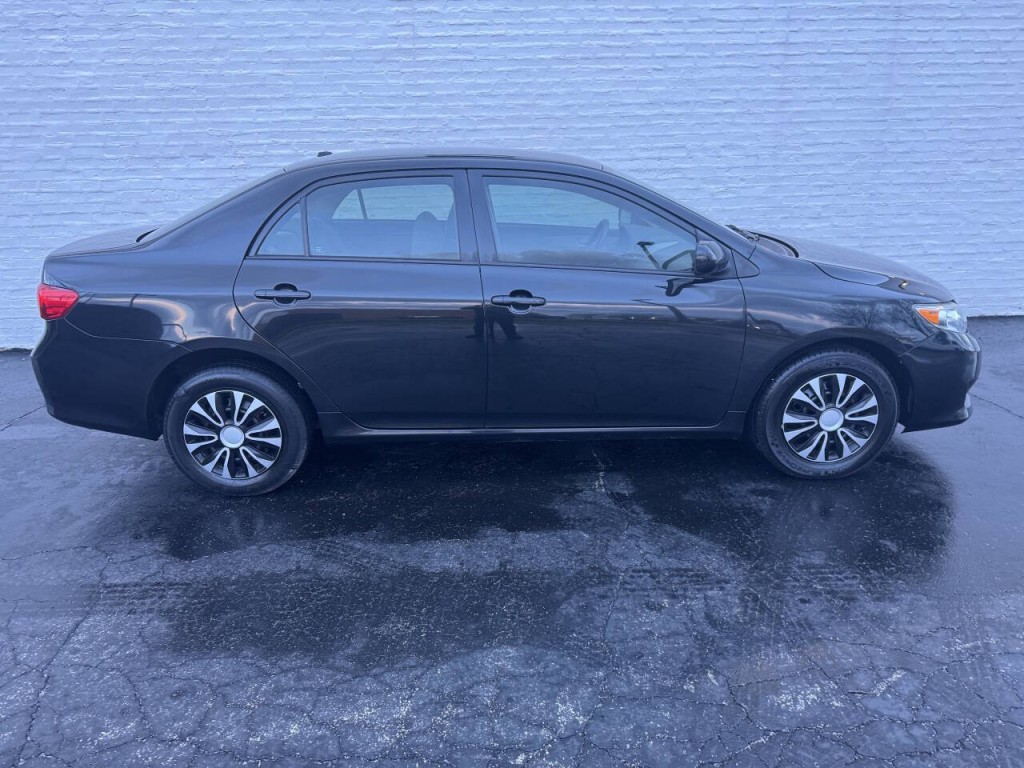 2010 Toyota Corolla Image 11